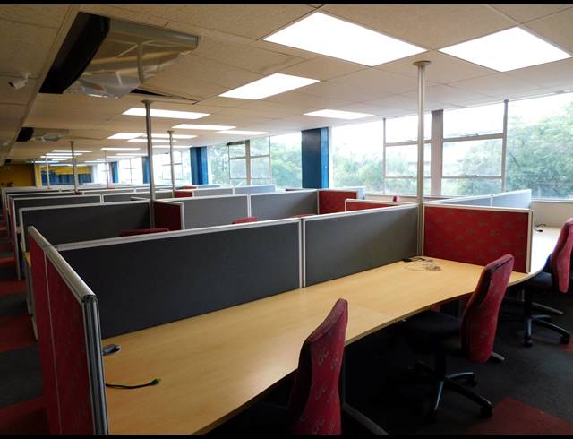 1,005M² OFFICE TO LET IN FERNDALE